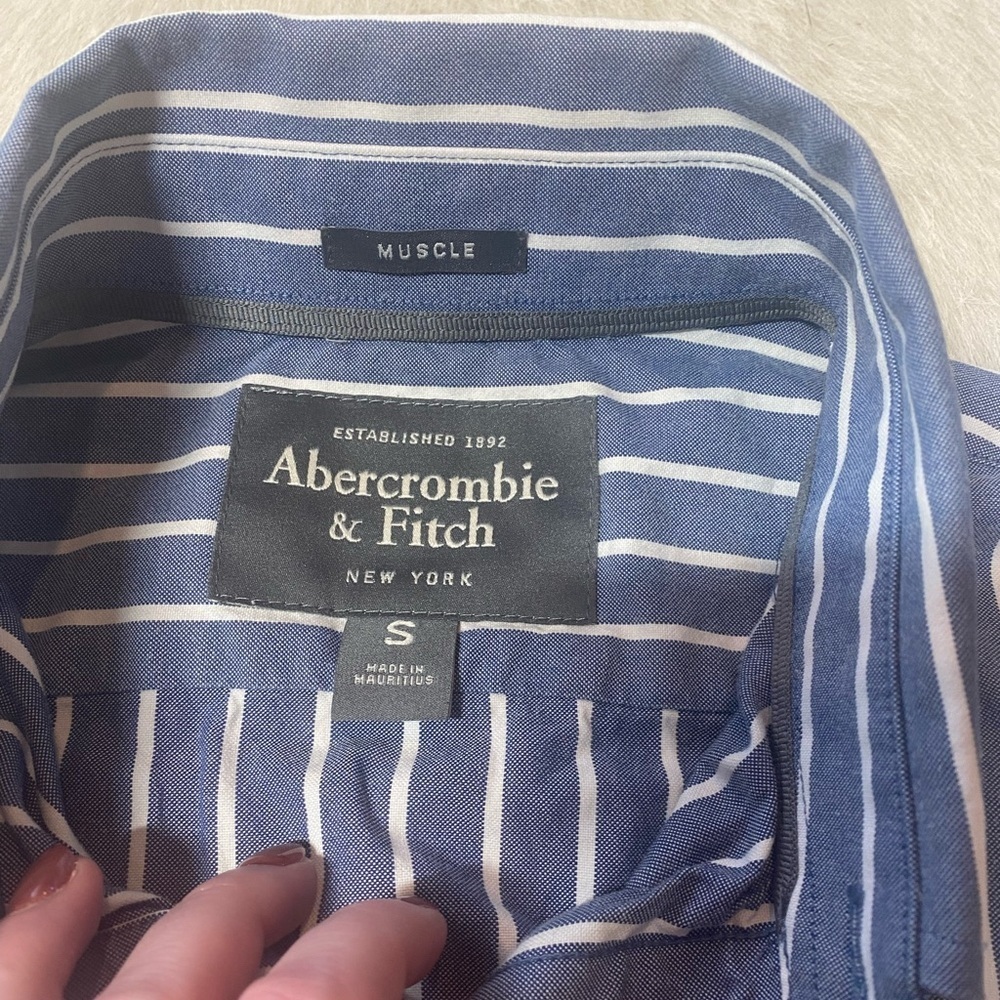 Abercrombie & Fitch Muscle Fit long sleep button up - Picture 6 of 9